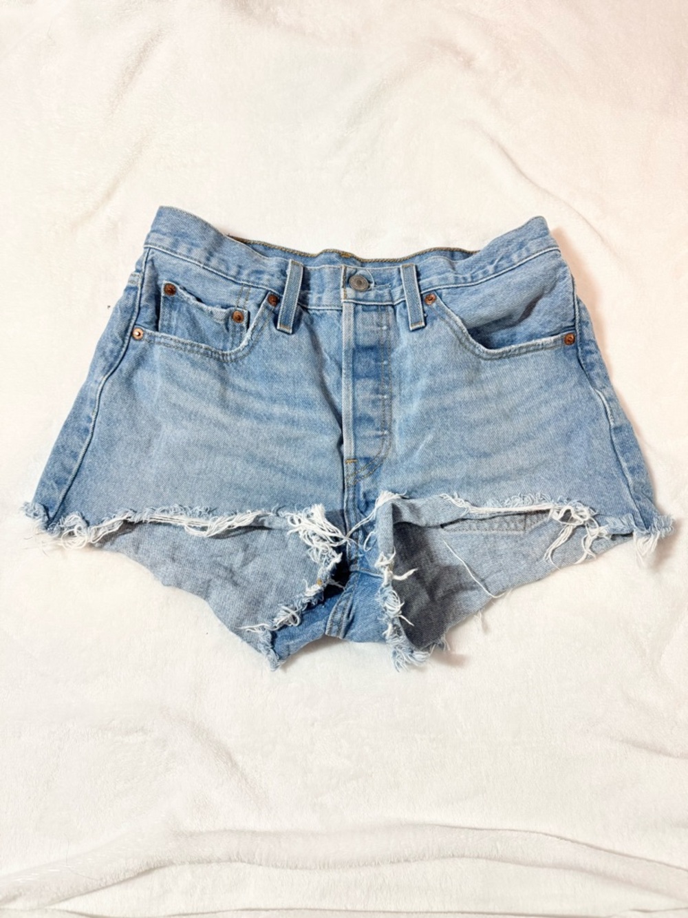 Levi’s 501 ORIGINAL FIT HIGH RISE WOMEN'S SHORTS Luxor Heat Light Wash Size: 27
